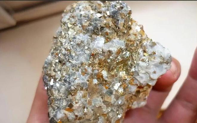 kaiyun网站地球上4亿亿吨黄金人均超550万吨?探究挖金矿的艰难之处!(图5)