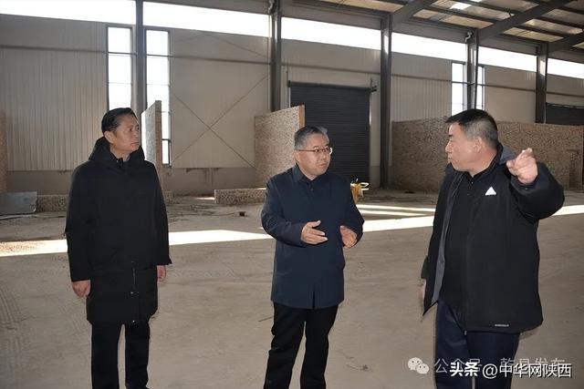 乾县县委书记闫兴斌检查指导重点项目和城建民生工程建设情kaiyun网站况(图2)