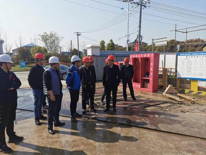 防汛备汛工作 崇明区防汛办检查在建工程安全